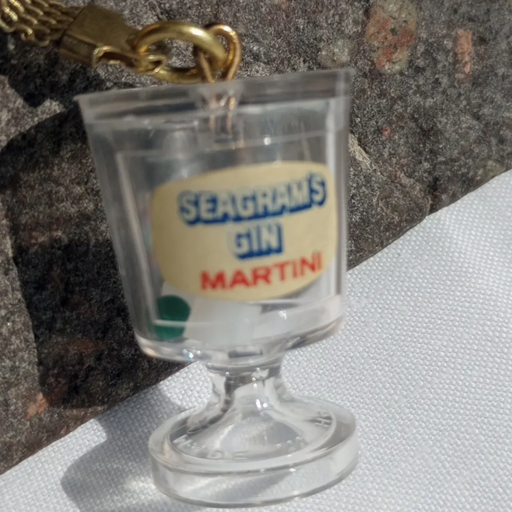 Vintage Seagram's gin martini keychain